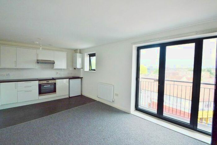 1 Bedroom Flat To Rent In Willow Court, Meadfield Road, Langley, Berkshire, SL3