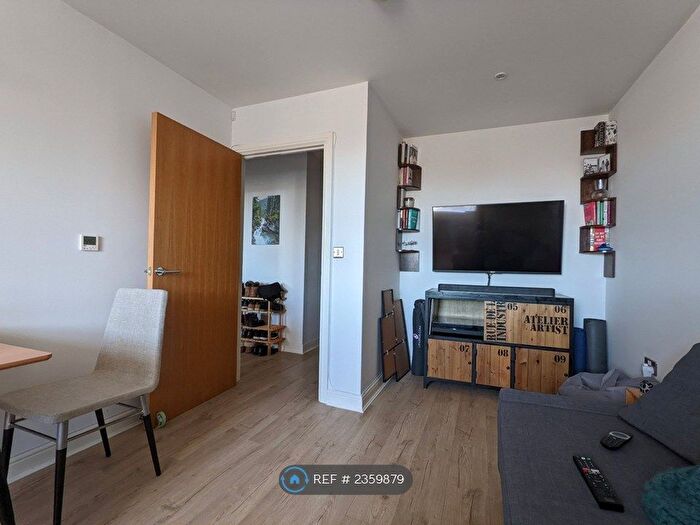 2 Bedroom Flat To Rent In Elmhurst Court, Camberley, GU15