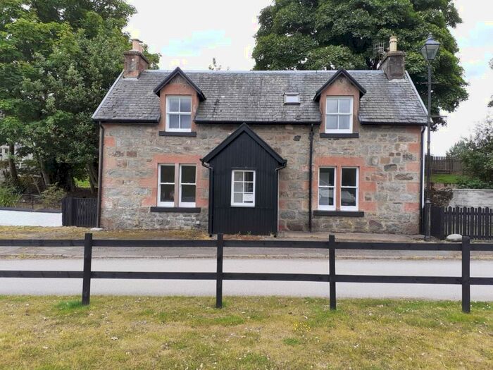 2 Bedroom Cottage To Rent In Canalside, Fort Augustus, Highland, PH32