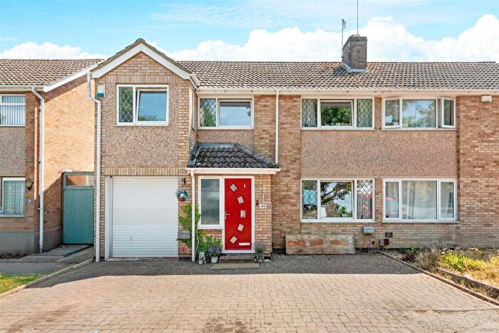 4 Bedroom Semi-Detached House For Sale In St. Francis Close, Kettering, NN15