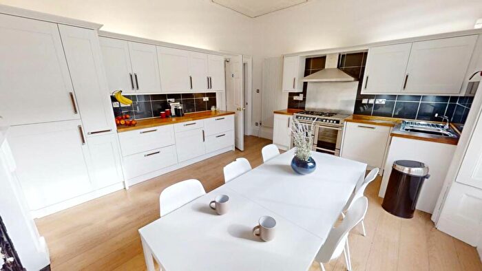 6 Bedroom Apartment To Rent In Oakfield Place, Clifton, BS8