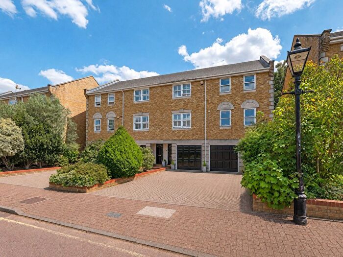 2 Bedroom Terraced House For Sale In Vicarage Drive, Beckenham, BR3
