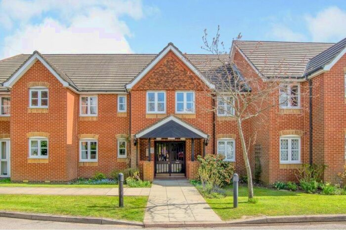 2 Bedroom House To Rent In Bedroom Apartment In Caterham On The Hill, CR3