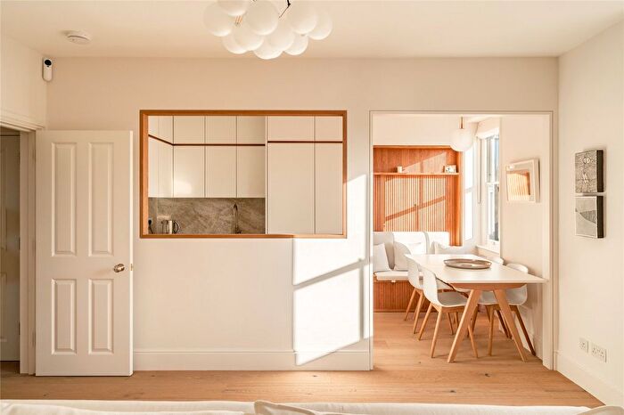 1 Bedroom Flat To Rent In Stafford Terrace, Kensington, W8