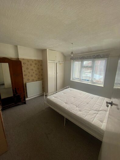 7 Bedroom End Of Terrace House To Rent In Charlotte Road, Dagenham, RM10