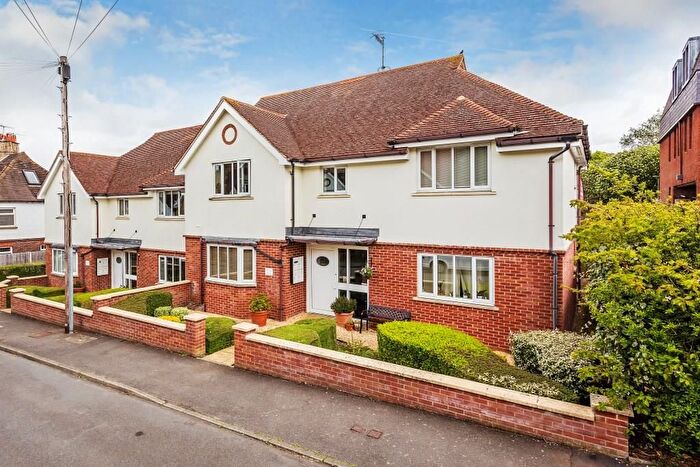 2 Bedroom Flat To Rent In Myrtle Road, Dorking, RH4