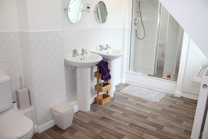 2 Bedroom Flat To Rent In Chancel Court, Solihull, West Midlands, B91