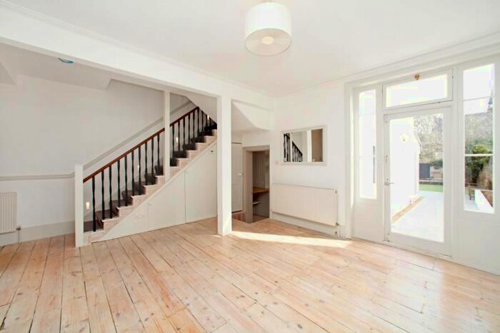 2 Bedroom Flat To Rent In Willoughby Road, Hampstead, NW3