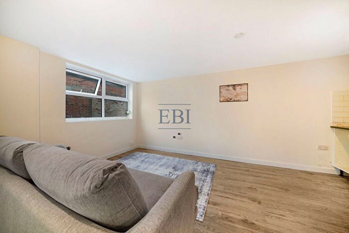 1 Bedroom Flat To Rent In Hermitage Lane, Woodside Green, South Norwood, SE25