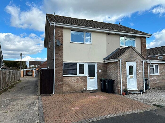 2 Bedroom Semi-Detached House For Sale In Westcot Road, SO45