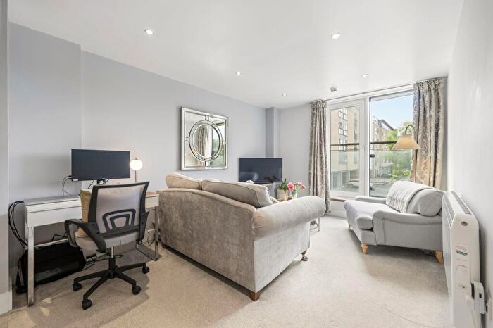 1 Bedroom Flat For Sale In Ferry Court, Cardiff, CF11