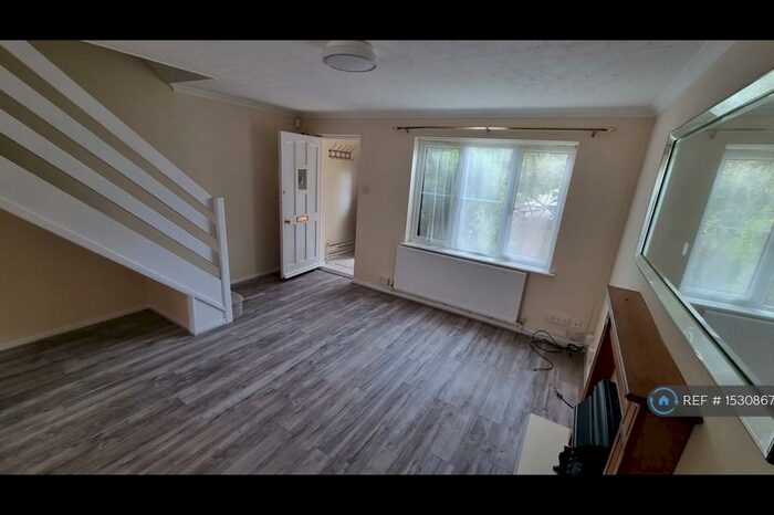 3 Bedroom Semi-Detached House To Rent In Ash Close, Aylesbury, HP20