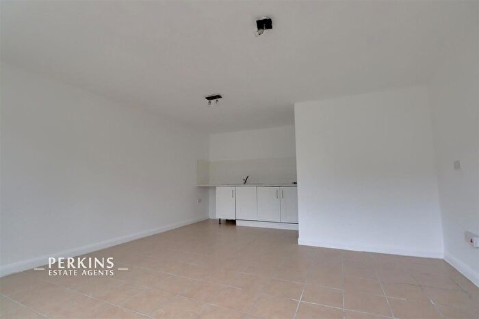 3 Bedroom Semi-Detached House To Rent In Greenford, UB6