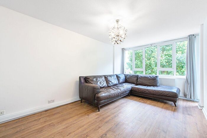 2 Bedroom Flat To Rent In Ashbourne Court, Ashbourne Close, North Finchley, London, N12