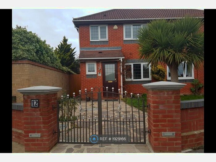 3 Bedroom Semi-Detached House To Rent In Cumberland Close, Ilford, IG6