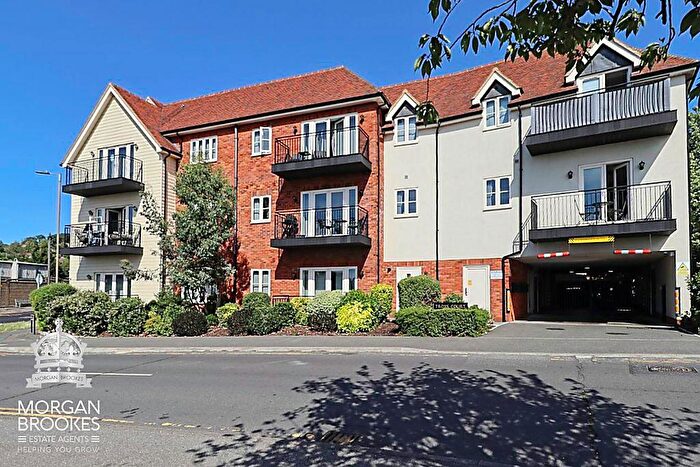 2 Bedroom Apartment For Sale In Essex Way, South Benfleet, SS7