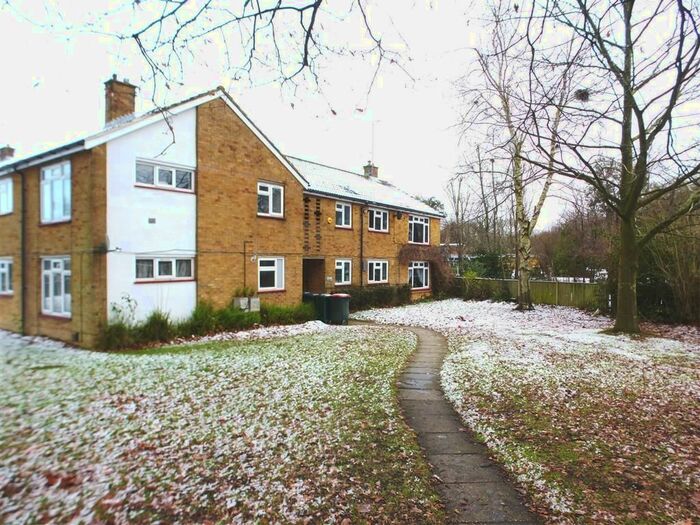 2 Bedroom Flat To Rent In Beeches Crescent, Crawley, RH10