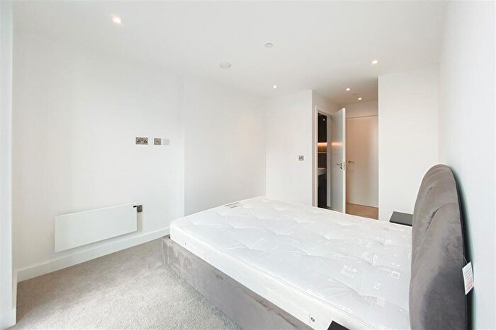 2 Bedroom Apartment To Rent In Elizabeth Tower, M15