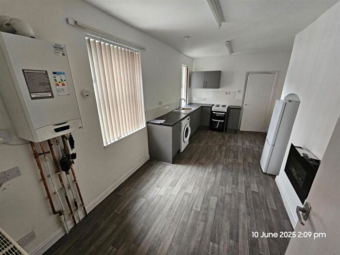 2 Bedroom Flat To Rent In Spring Bank West, Kingston Upon Hull, HU3