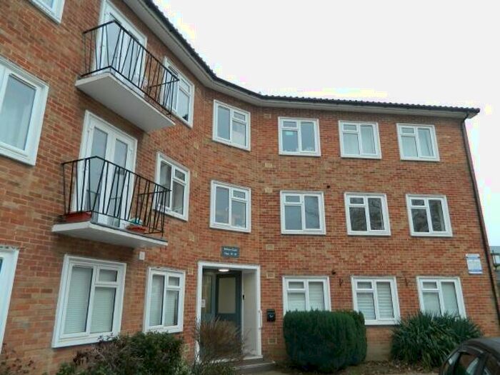 1 Bedroom Flat To Rent In Pelham Court, RH12