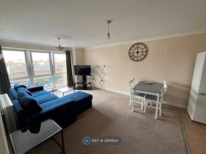 2 Bedroom Flat To Rent In Fairfield Square, Gravesend, DA11