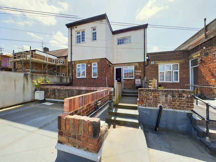 2 Bedroom Flat To Rent In South Road, Haywards Heath, RH16