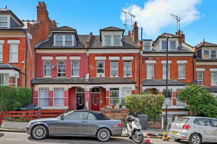 2 Bedroom Flat To Rent In Hillfield Avenue, N8