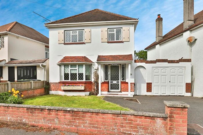 3 Bedroom Detached House For Sale In Barrow Road, Strouden Park, Bournemouth, Dorset, BH8