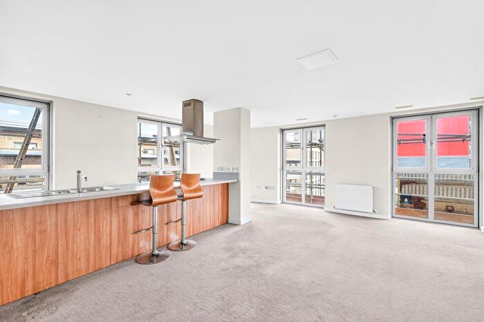2 Bedroom Flat To Rent In Garand Court, Eden Grove, N7