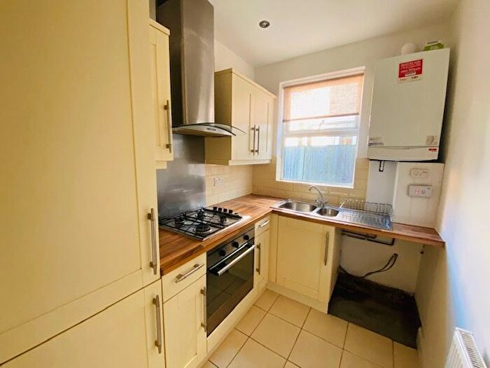 2 Bedroom Maisonette To Rent In Crawley Road, Luton, LU1