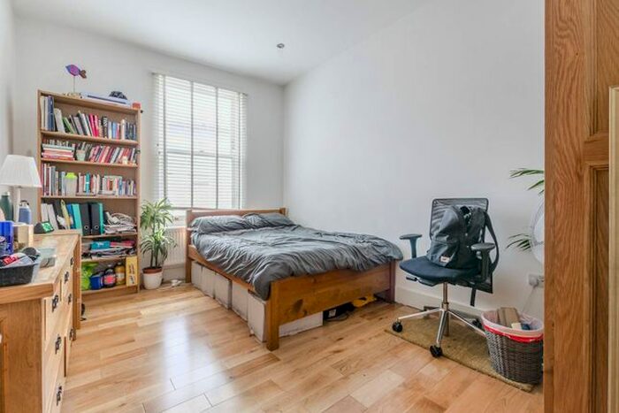 2 Bedroom Flat To Rent In Aldebert Terrace, Stockwell, London, SW8