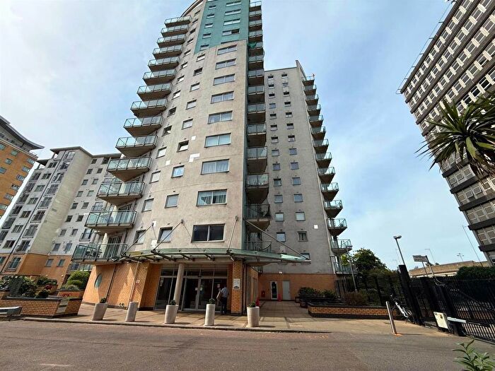 2 Bedroom Flat For Sale In Axon Place, Ilford, IG1