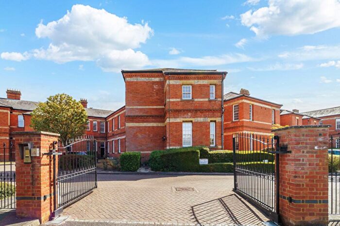 3 Bedroom Flat For Sale In Sandy Mead, Epsom, KT19