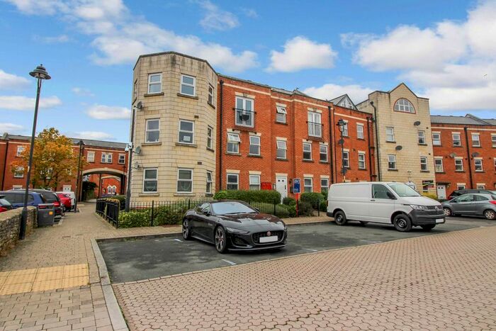 2 Bedroom Flat To Rent In Godwin Court, Old Town, Swindon, SN1