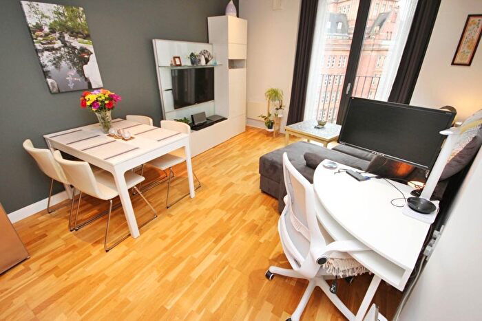 1 Bedroom Flat For Sale In Piccadilly Place, Manchester, M1