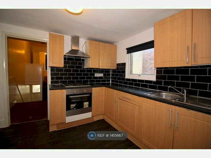 2 Bedroom Flat To Rent In Vicarage Road, London, N17