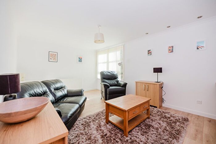 2 Bedroom Flat To Rent In Lochend Road, Edinburgh, EH7