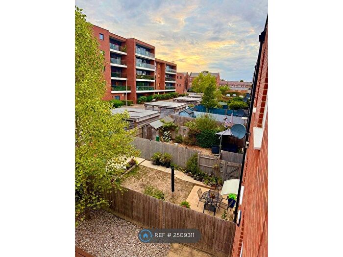 4 Bedroom Terraced House To Rent In Racecourse Road, Newbury, RG14