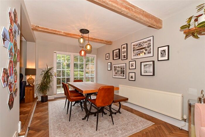 4 Bedroom End Terrace House For Sale In High Street, Dormansland, Surrey, RH7