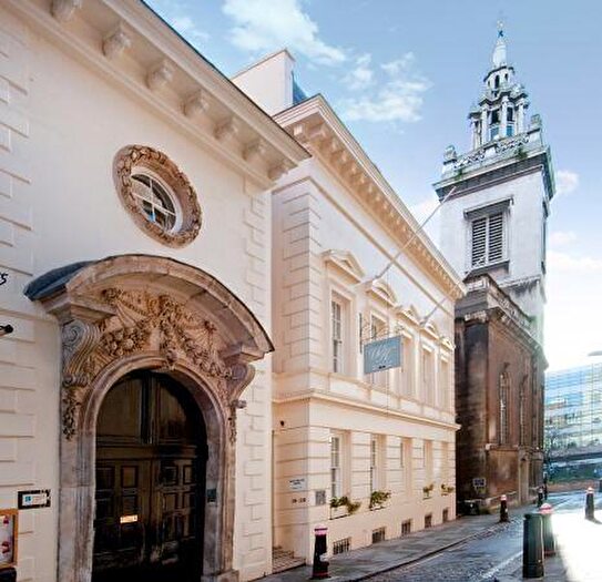 1 Bedroom Apartment To Rent In College Hill, EC4R