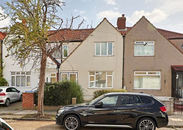 3 Bedroom Terraced House To Rent In Shaftesbury Avenue, Enfield, EN3