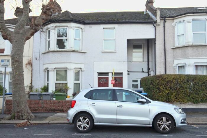 3 Bedroom Maisonette To Rent In Lansdowne Grove, Neasden NW10