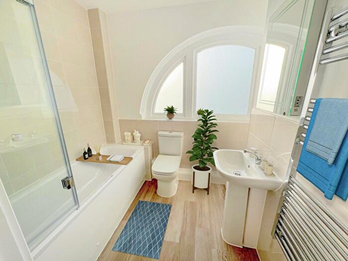 1 Bedroom Flat For Sale In Milton Green, Christchurch Road, New Milton, Hampshire., BH25
