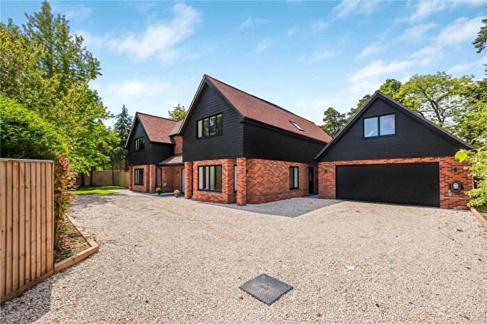 5 Bedroom Detached House To Rent In Mill Road, RG9