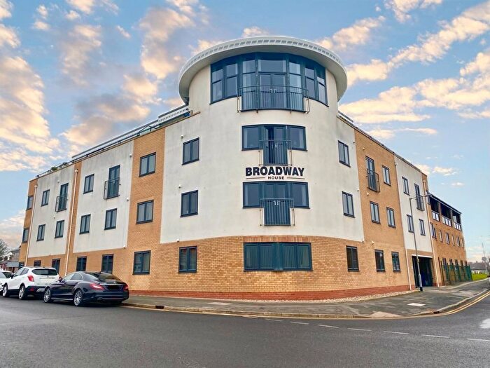 2 Bedroom Property For Sale In Broadway, Hornsea, HU18