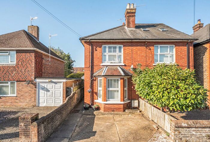3 Bedroom Semi Detached House For Sale In Lumley Road, Horley, Surrey, RH6
