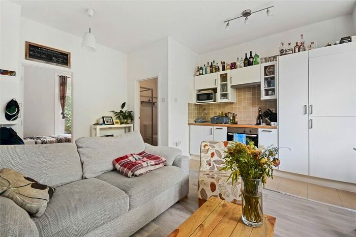 1 Bedroom Flat To Rent In Godolphin Road, Shepherds Bush, London, W12