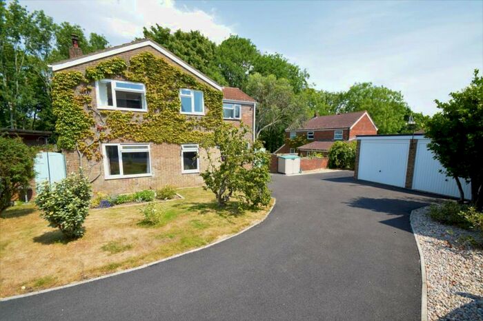 4 Bedroom Detached House To Rent In Lytchett Matravers, BH16