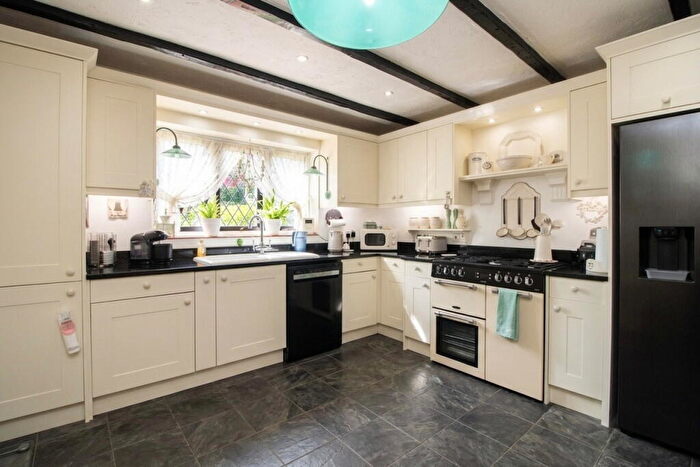 4 Bedroom Detached House For Sale In All Saints Avenue, Margate, CT9 - Photo 7