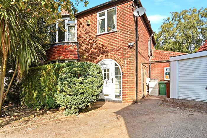 5 Bedroom Semi-Detached House For Sale In Mount Rise, Leeds, LS17